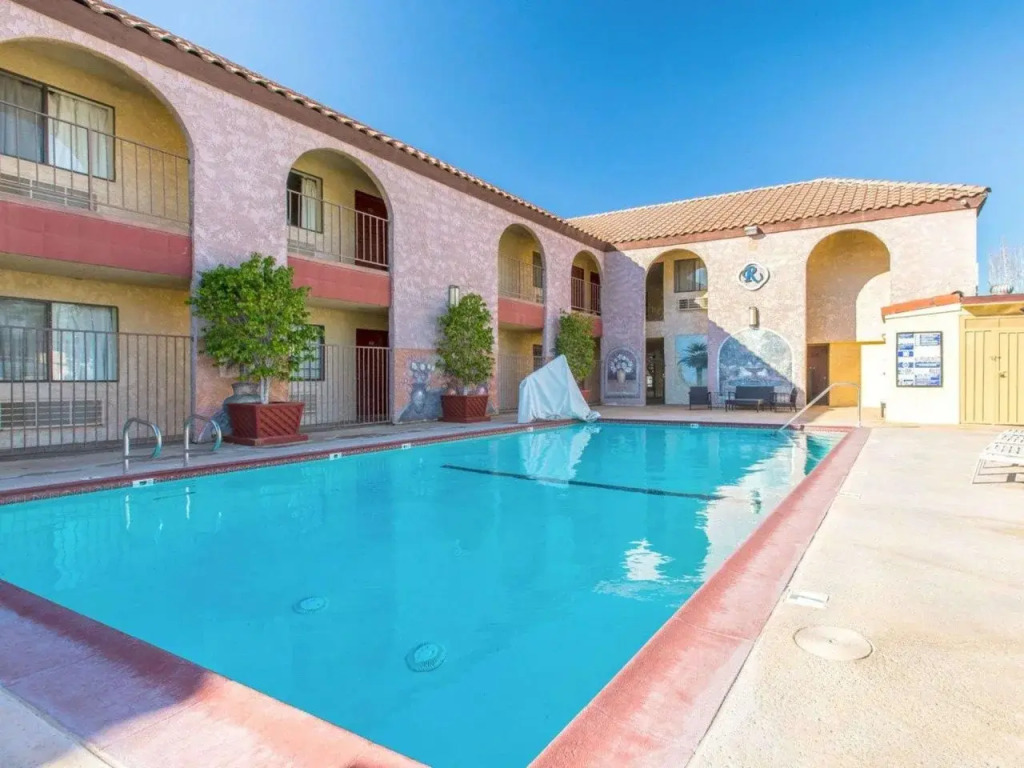 Rodeway Inn & Suites Colton-Riverside