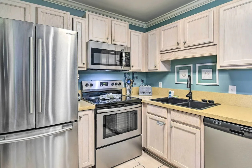 Gulf Shores Beach Condo w/ Community Pool!