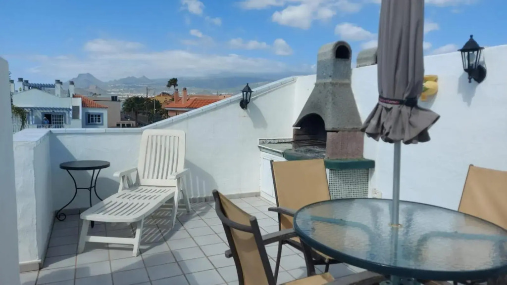 Private apartment with roof terrace