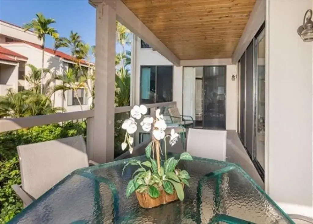 Surf & Racquet Club Lovely open and airy 2bd/2bth 2nd floor unit.