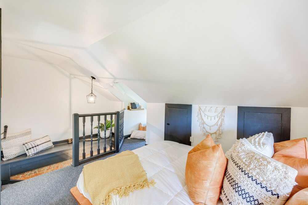Chic & Historic Apartment ~ 6 Mi to Louisville!