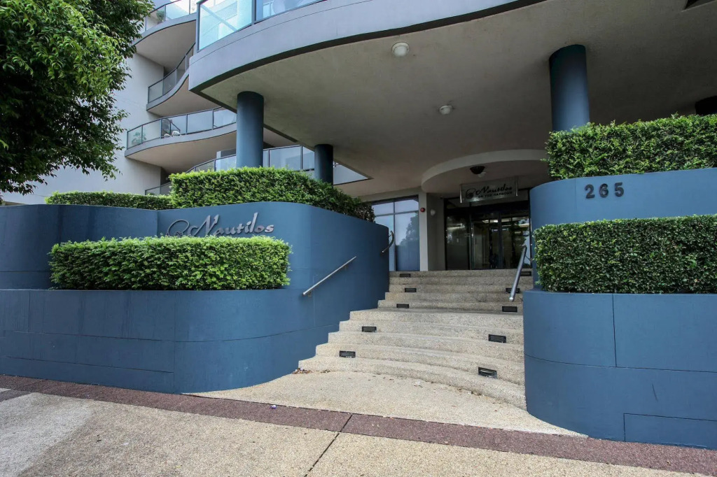 Nautilos Apartments