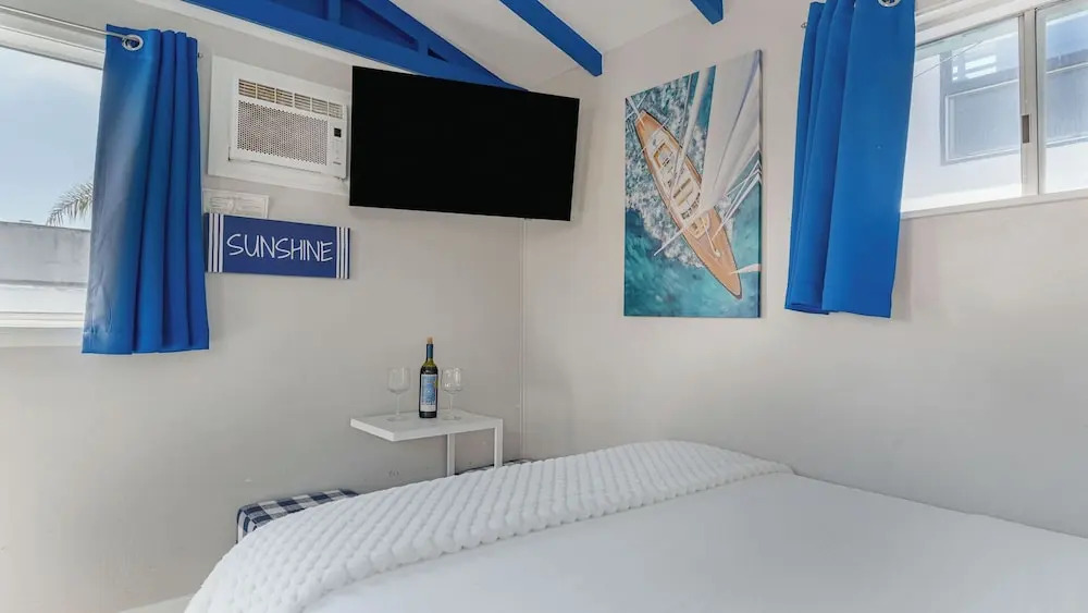 Ormond Court Unit 3 by Avantstay Breezy Coastal 1BR + Shared Patio + Dining Walk to Beach