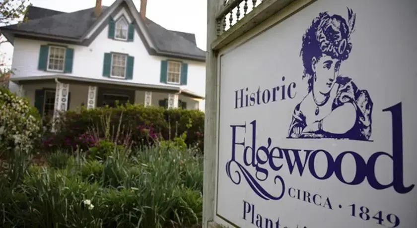Edgewoods Cottage House