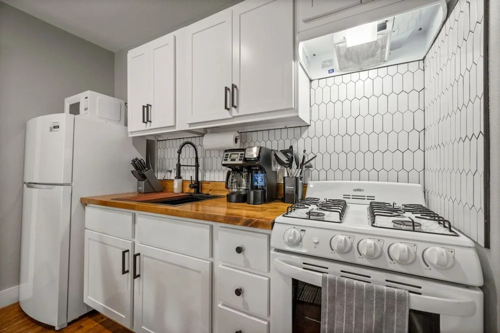 Central Houston Studio Near Eado and Downtown