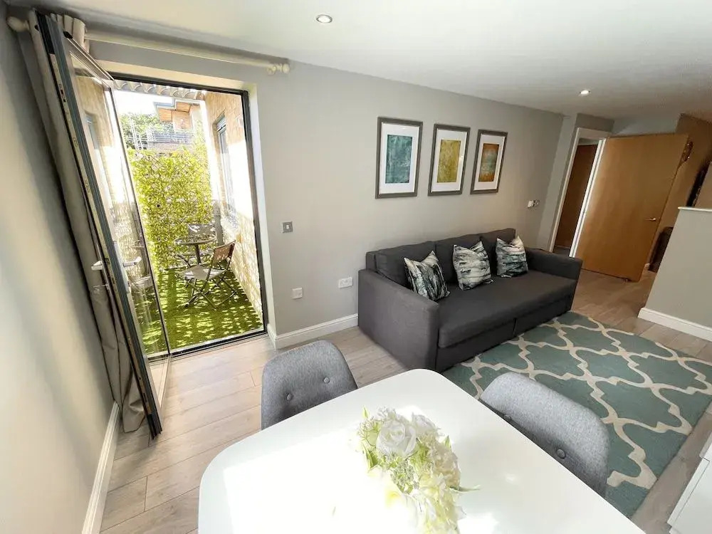 The Wesley Luxury City Apartment