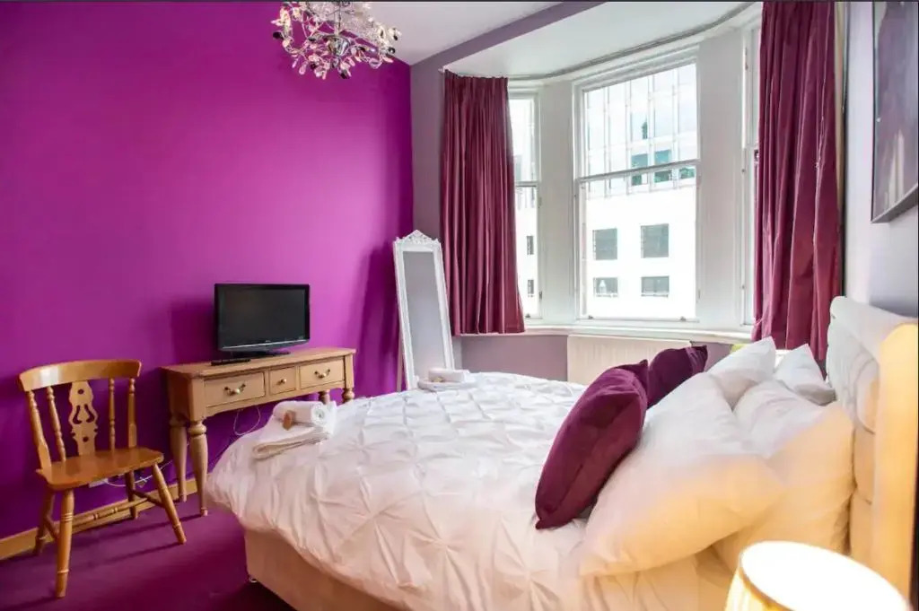 Renfield Apartment, Bright and Spacious Home