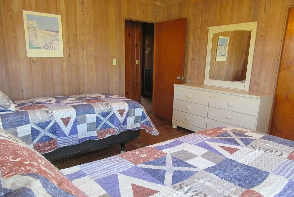 Mid-island Beach House 2 Bedrooms 2 Bathrooms Home