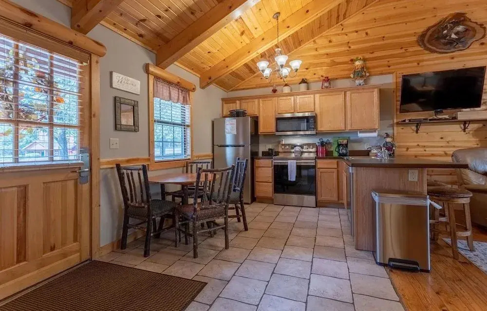 Ozarks Oasis 4 Bedroom Cabin by RedAwning