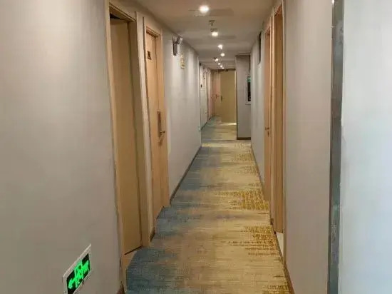 Yike qingshe Hotel (Shanghai Chest Hospital Hongqiao Road Subway Station Branch)