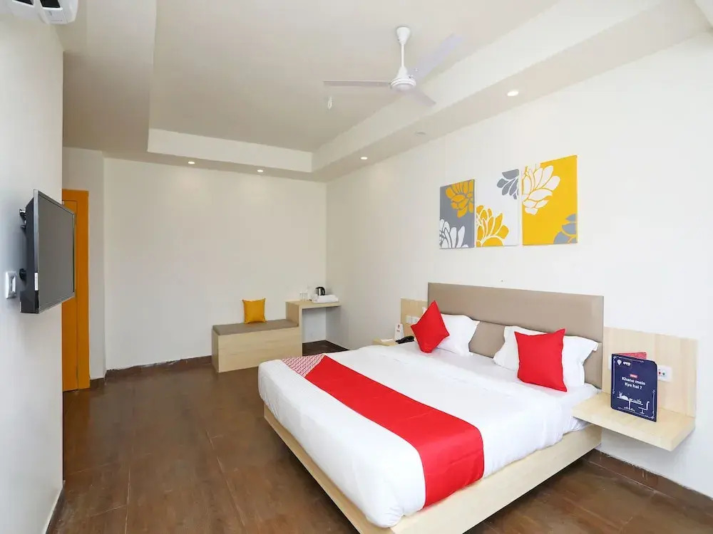 OYO 16340 Yellow Hotels