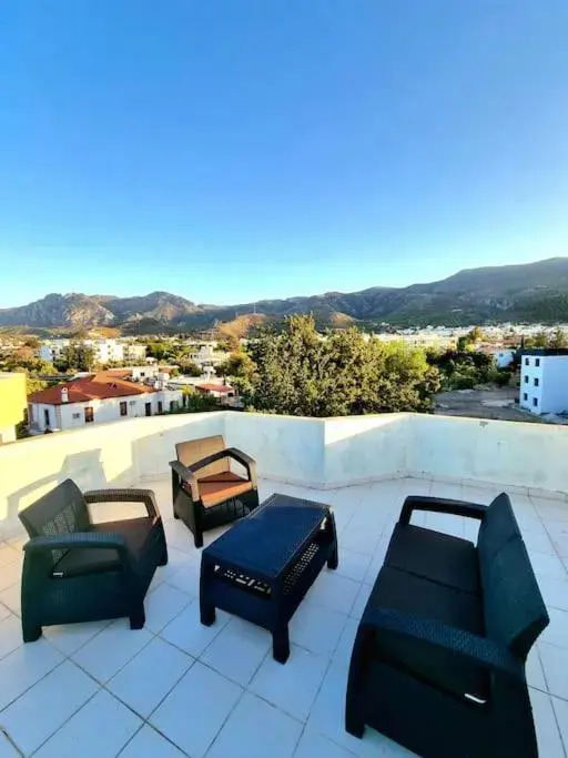 Gems's Apartment - Luxury 3 bedroom penthouse with Pool