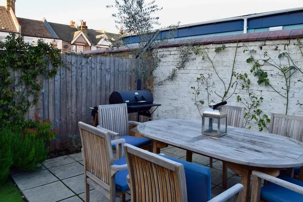 Luxury 3 Bedroom Family Home With Garden