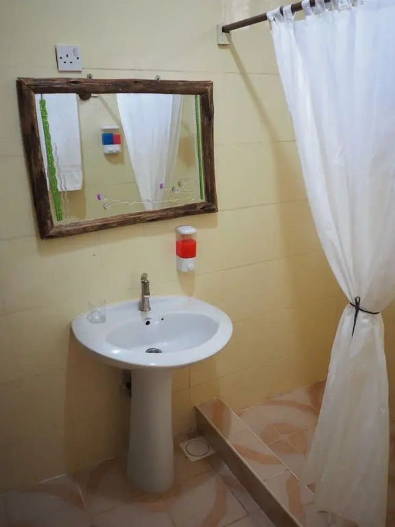 Zanzibar Airport Palace