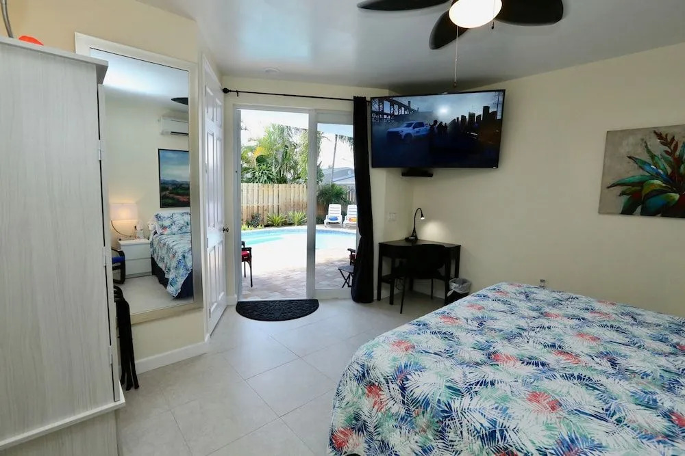 Fantasy Island Inn, Caters to Men