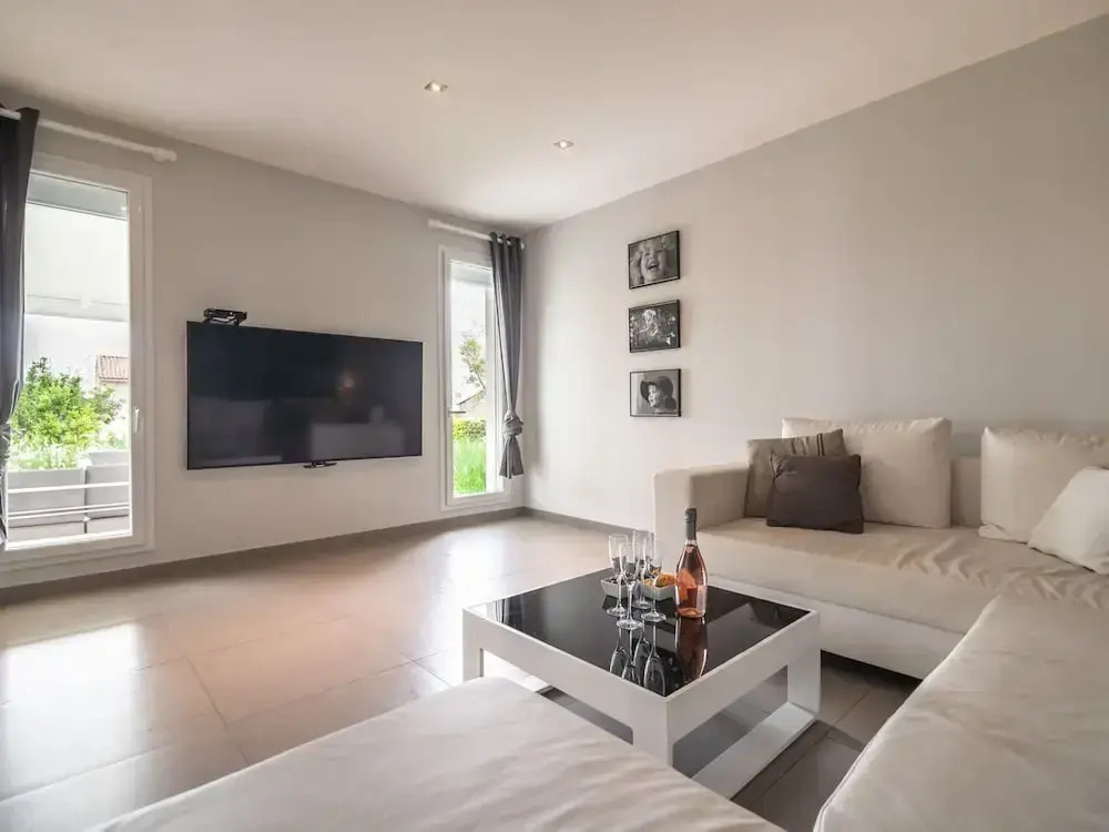 Luxurious villa in Saint geniès de Fontedit with heated pool