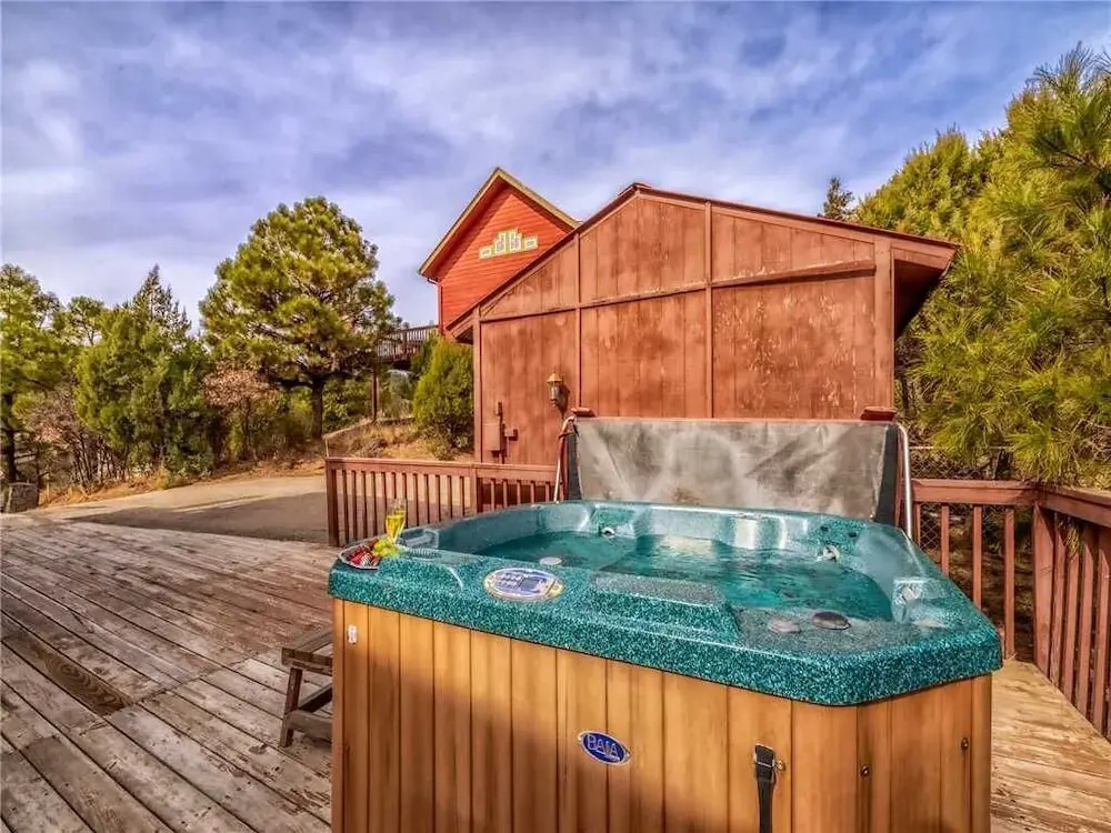 La Posada de Ponder - Four Bedroom Cabin with Hot Tub