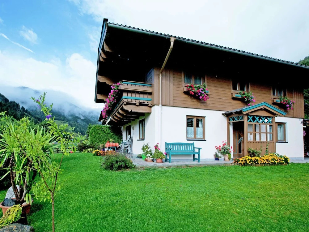 Apartment in Viehhofen Near Ski Lifts