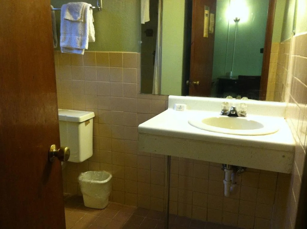 B & J Motel