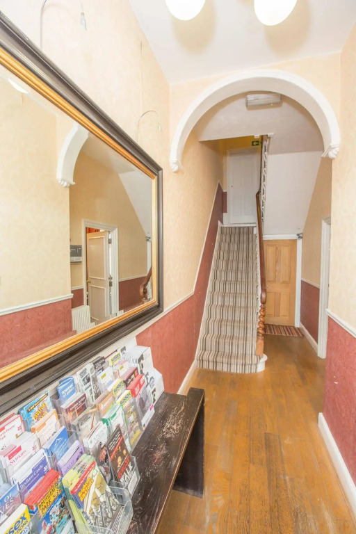 Cecil House Hotel
