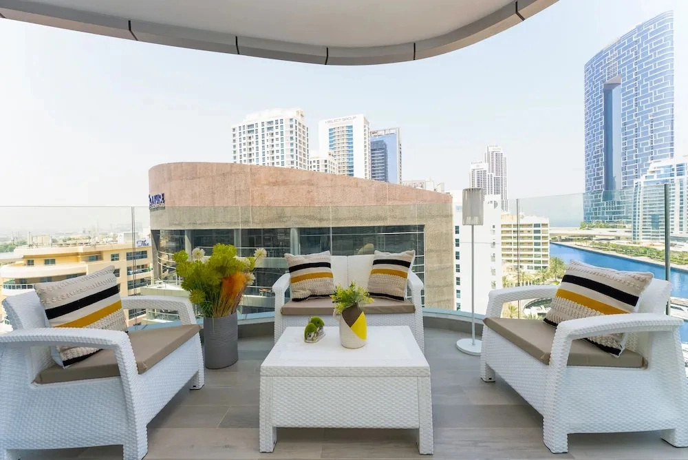SIMPLY COMFORT  Bright Apartments Steps from Marina Walk