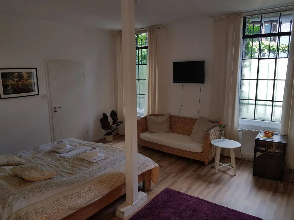 Rhein River Guesthouse - direkt am Rhein