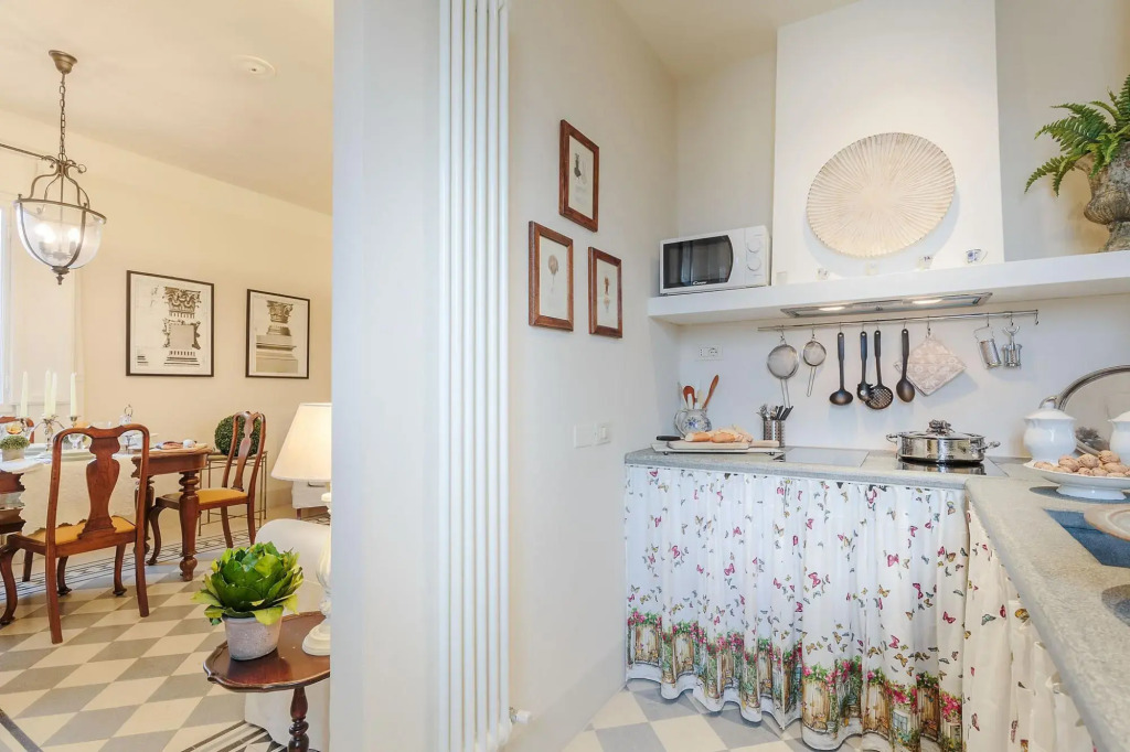 Casa Uccia in Lucca With 1 Bedrooms and 1 Bathrooms
