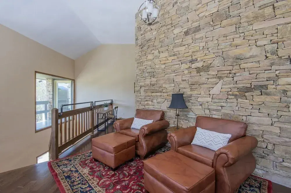 Crestview Estate By Heritage Cabin Rentals
