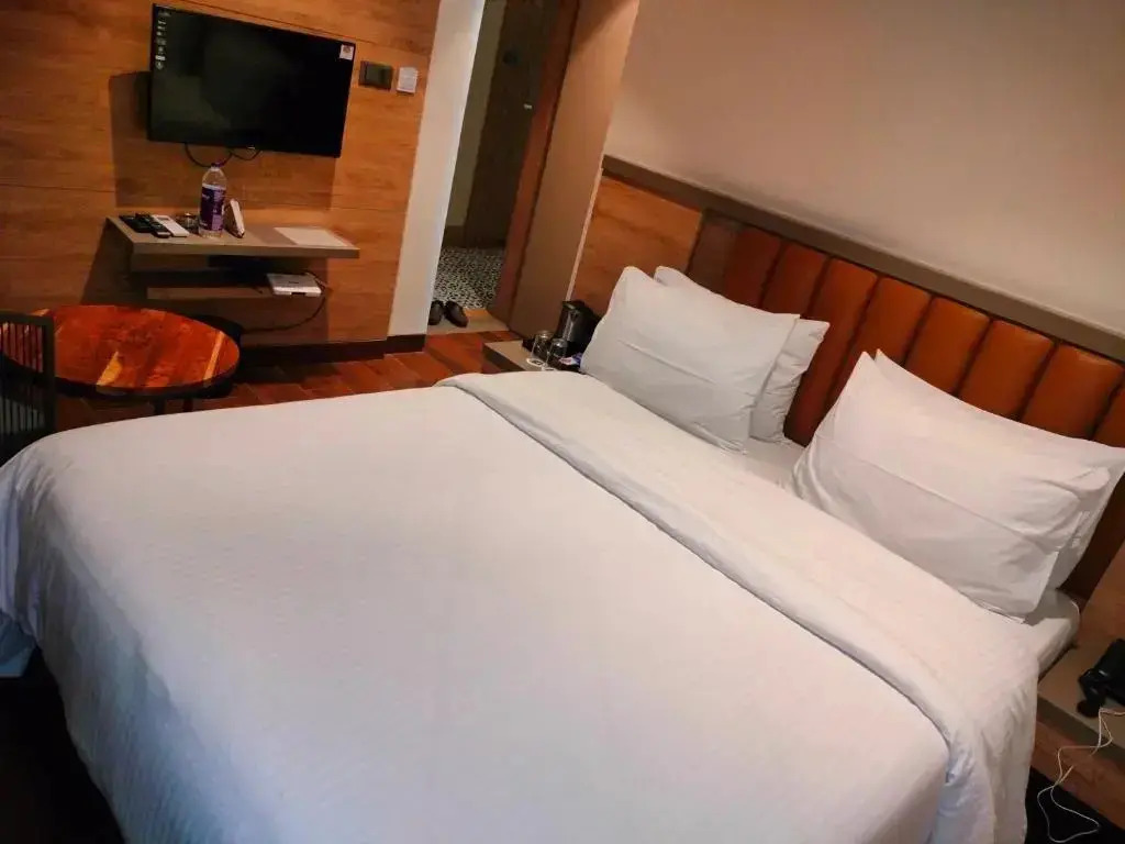 Hotel Season 4 -3-star hotel