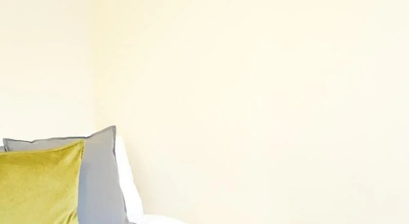 Heathrow Ensuite Rooms- Auto check in