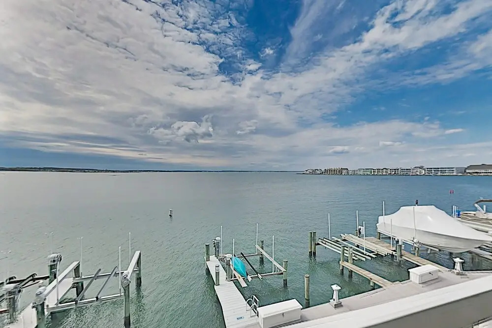 Bayfront W/ Private Balcony & Sweeping Views 2 Bedroom Condo