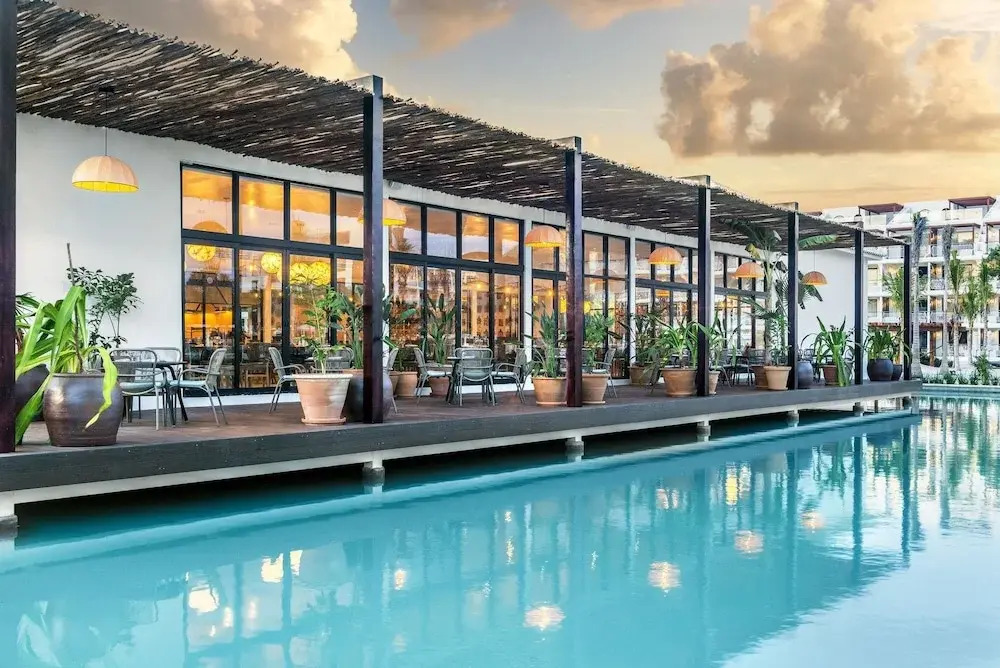 Ocean Riviera Paradise -Daisy Family Club