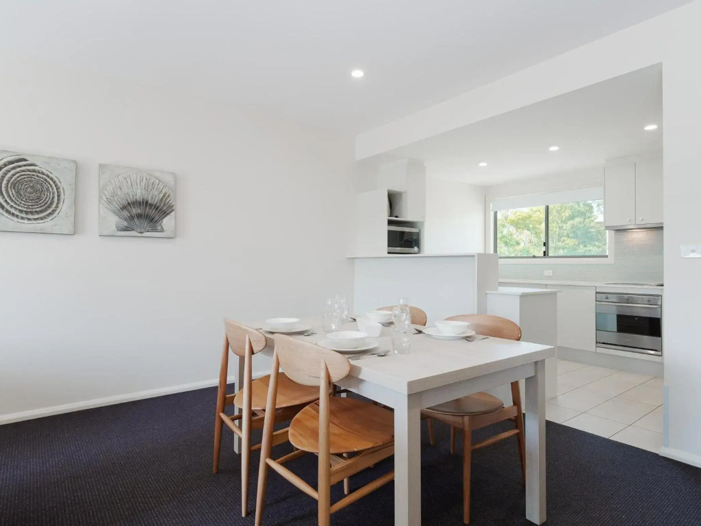 245 Pacific Blue 265 Sandy Point Rd air conditioned unit with resort facilities and linen supplied