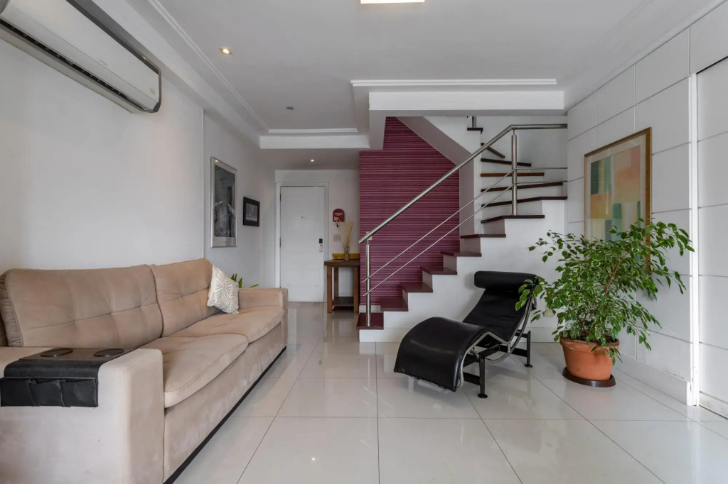 Pineapples LC2207 | Coverage in Barra da Tijuca