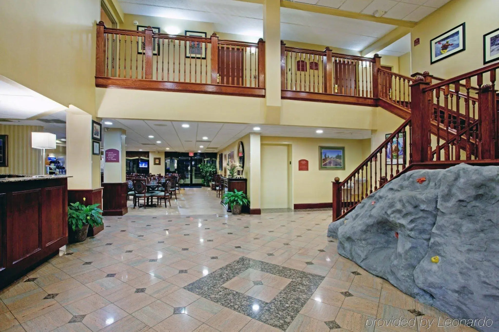 Holiday Inn Express & Suites Charlotte Arpt-Belmont by IHG