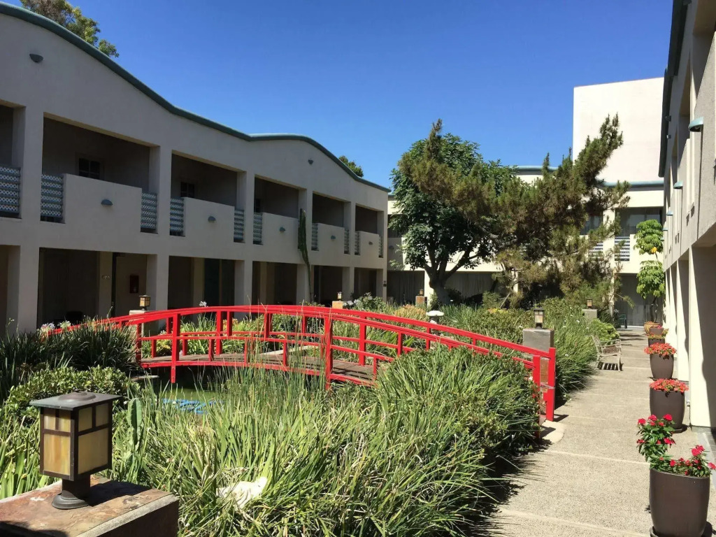Mikado Hotel - Universal Studios-Burbank