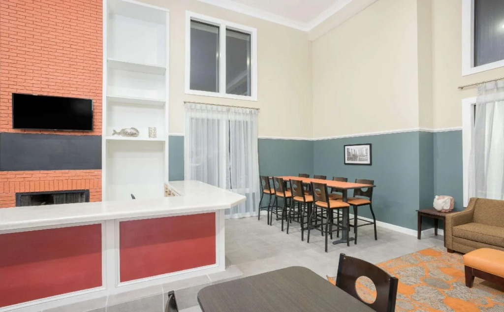 Spencer Inn & Suites