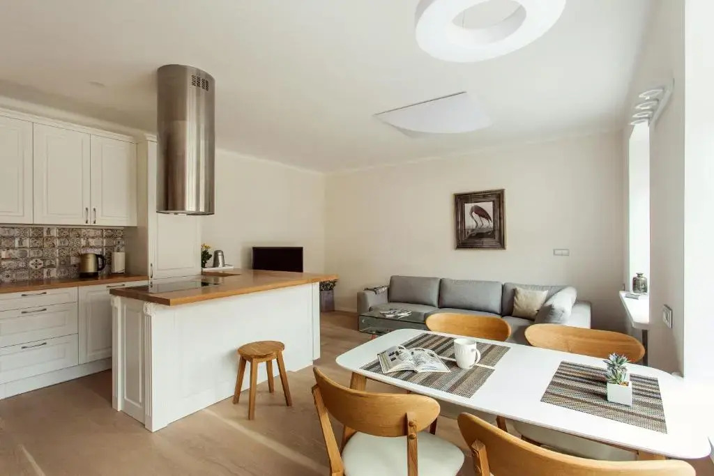 #stayhere - Spacious 2BDR Two Floor I Heart of Old Town