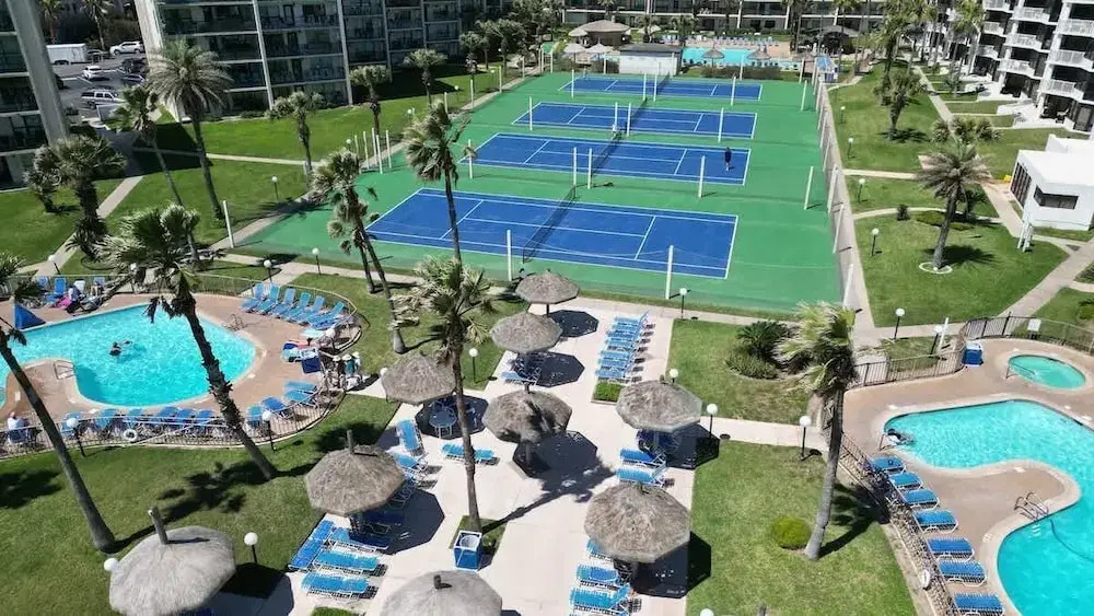 Beachfront Hotspot - New Furnishings - Pool - 1st Floor