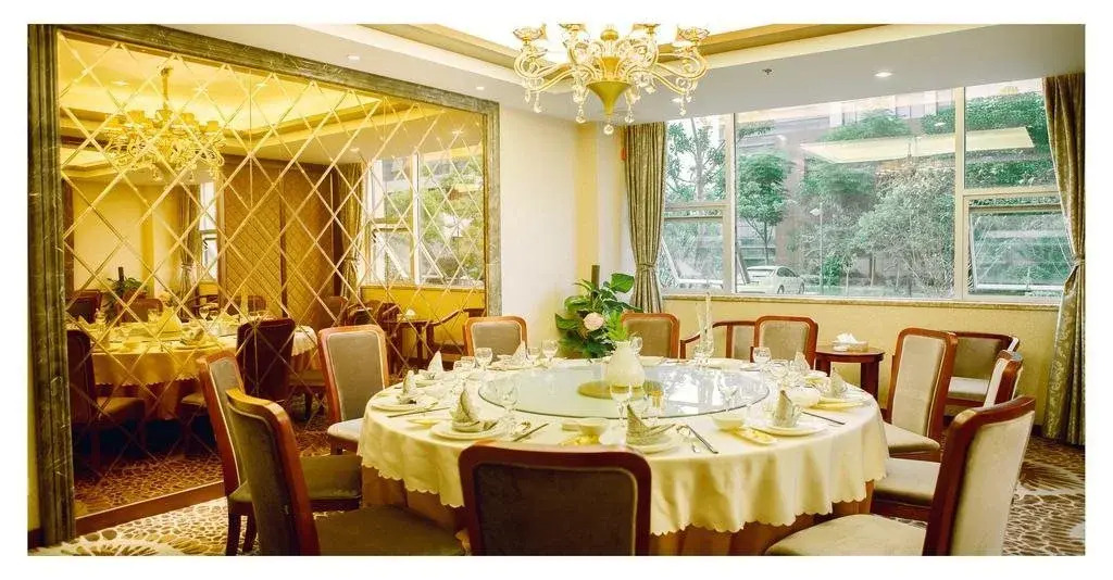 Round Hotel