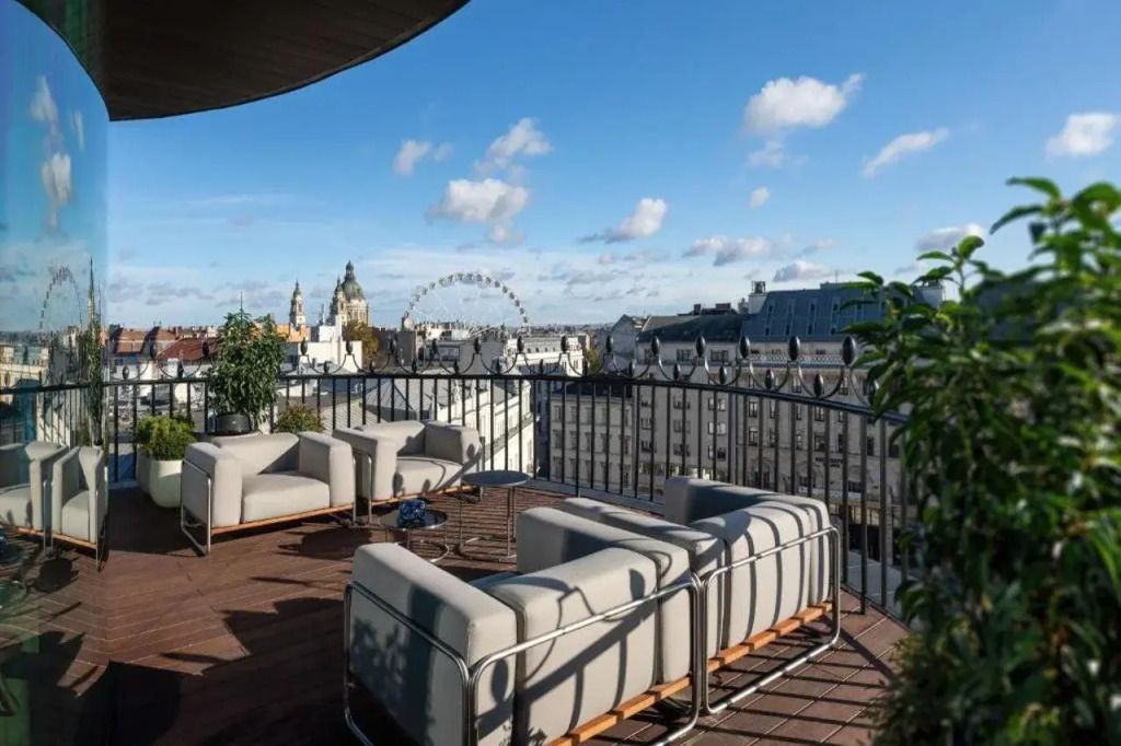 Dorothea Hotel, Budapest, Autograph Collection