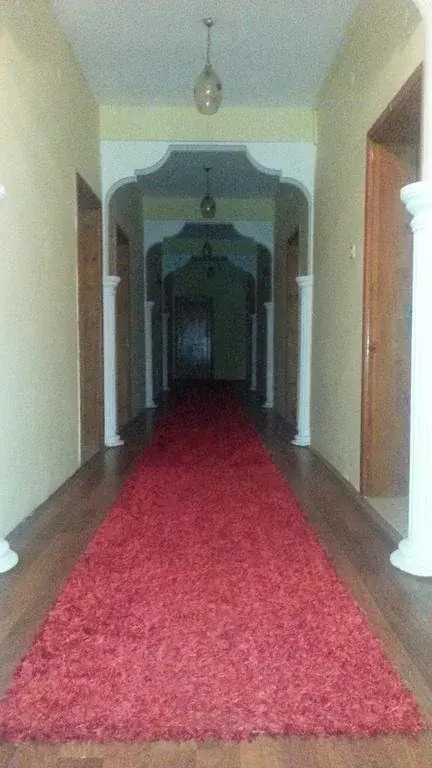 Saymoz Hotel