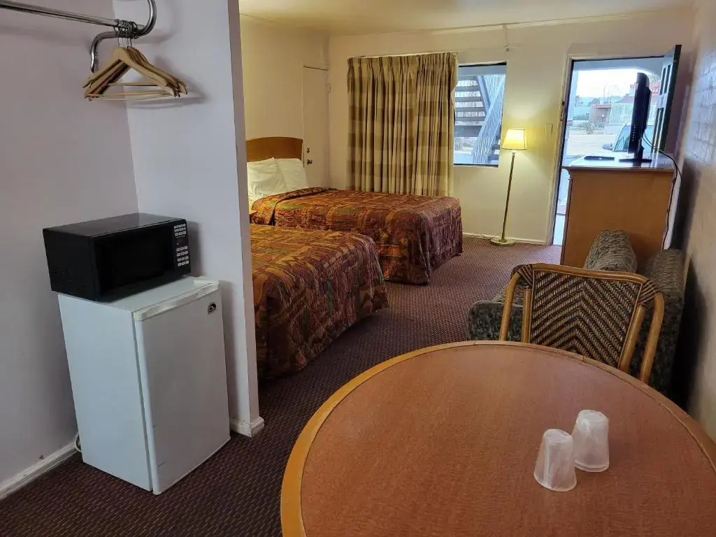 Emerald Inn & Lounge