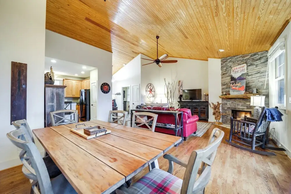 Hike & Boat: Cozy Bear Lake Cottage!