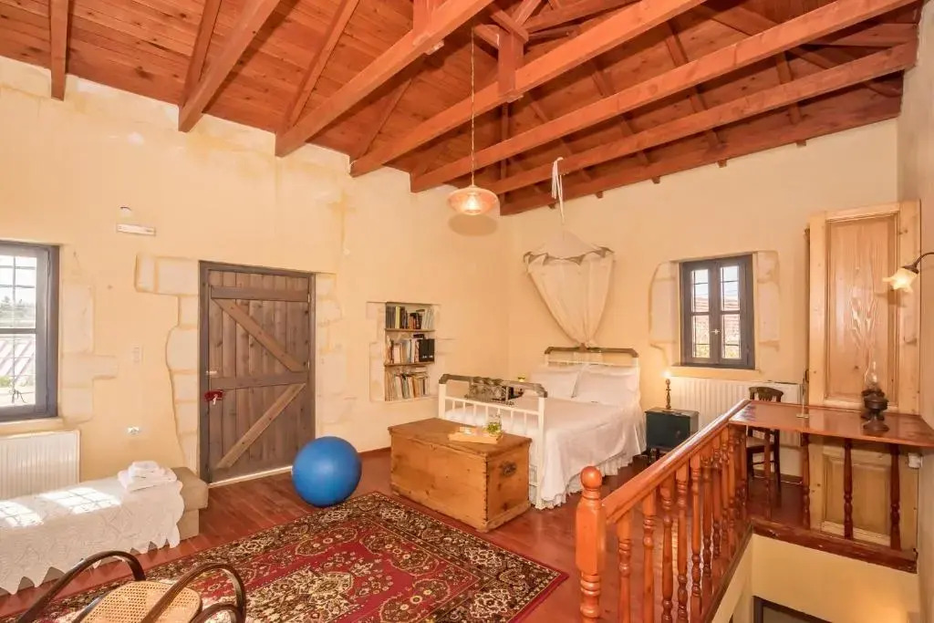 Hekate House, bohemian country house, 4 bedrooms for 8 persons