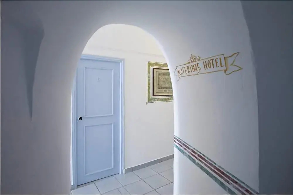 Katerinas Castle - Caldera Cave Hotel