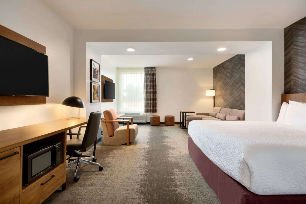 La Quinta Inn & Suites by Wyndham Santa Rosa Sonoma