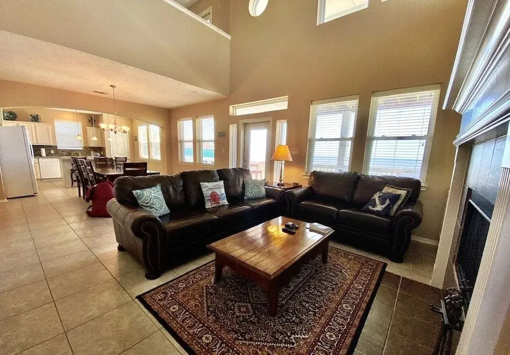 Janie's 4 Bedroom Home by RedAwning