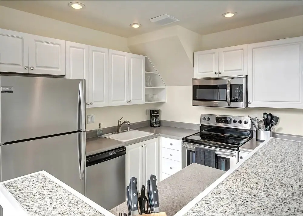 Belltown Court Loft Penthouse - One Bedroom Apartment with Balcony
