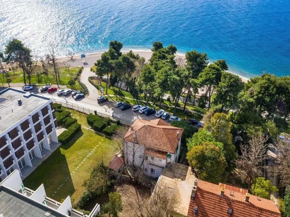 Charming First Floor Apartment With Great Sea View, Near the Beautiful Beach